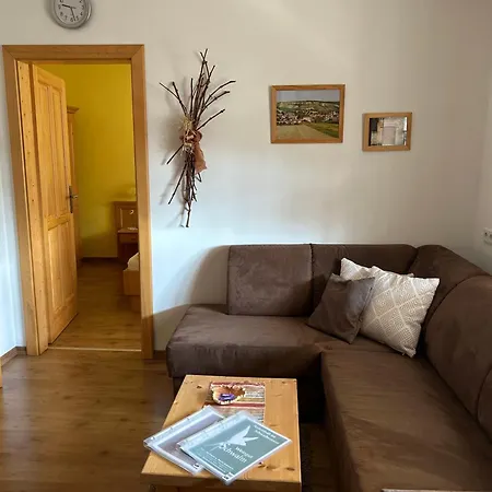 Weingut - Gaestezimmer Zum Schwalbennest Quarto em Acomodações Particulares *