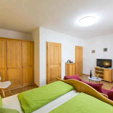 בית אירוח Weingut - Gaestezimmer Zum Schwalbennest