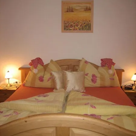 Weingut - Gaestezimmer Zum Schwalbennest Herrnbaumgarten