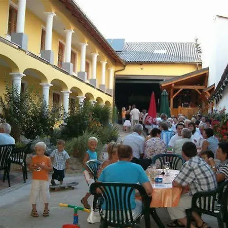 Quarto em Acomodações Particulares Weingut - Gaestezimmer Zum Schwalbennest Herrnbaumgarten