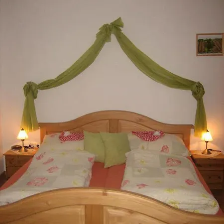 Weingut - Gaestezimmer Zum Schwalbennest Herrnbaumgarten