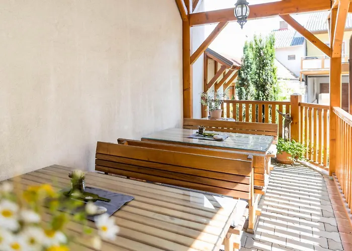 Weingut - Gaestezimmer Zum Schwalbennest Habitación en casa particular Herrnbaumgarten