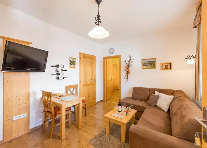 Weingut - Gaestezimmer Zum Schwalbennest Herrnbaumgarten