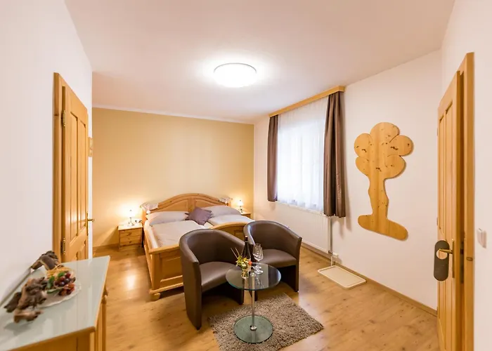 Weingut - Gaestezimmer Zum Schwalbennest * Herrnbaumgarten