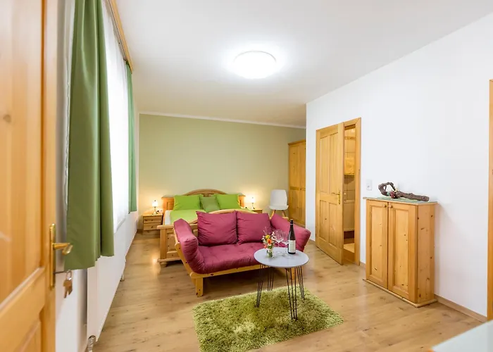 Weingut - Gaestezimmer Zum Schwalbennest Habitación en casa particular *