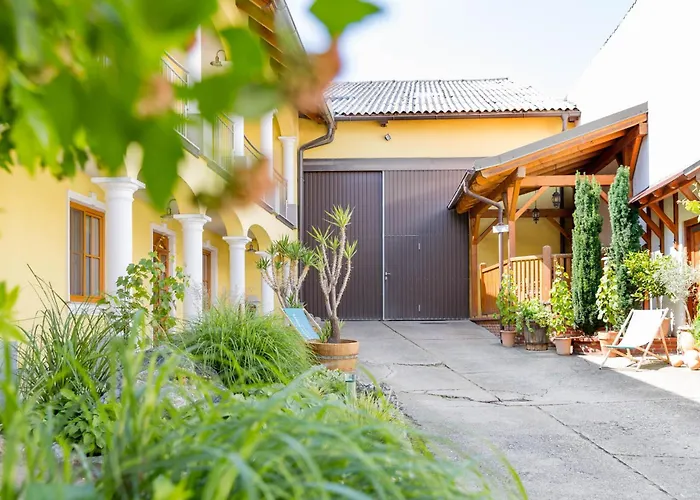 Weingut - Gaestezimmer Zum Schwalbennest Habitación en casa particular Herrnbaumgarten